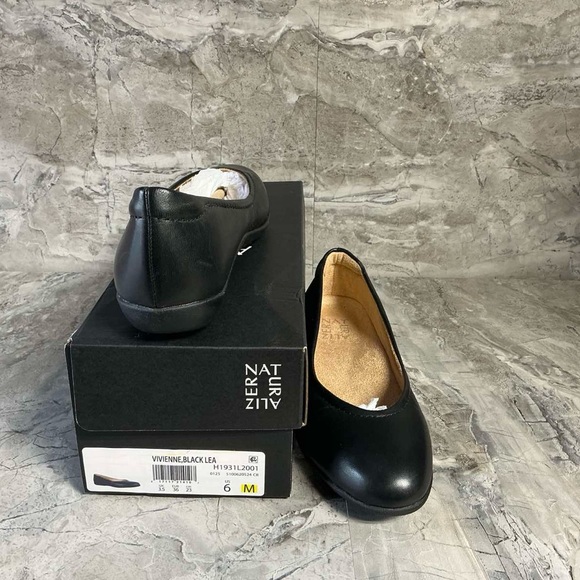 Naturalizer Flexy Black Leather Flats - Picture 5 of 5